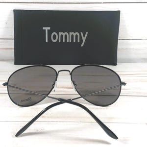 Engraved Aviator Sunglasses: Unisex. Sports, driving, fishing. A favorite! imagem 3