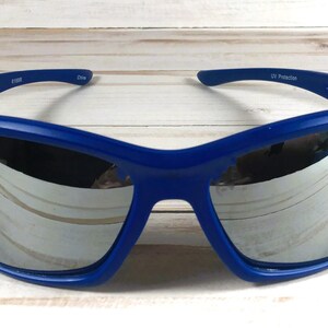 Engraved Sports Sunglasses: Mirrored Lens, UV Protection, Personalized Case zdjęcie 3