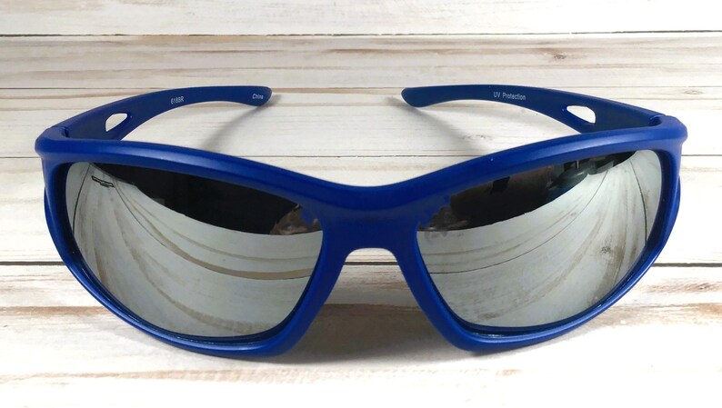 Engraved Sports Sunglasses: Mirrored Lens, UV Protection, Personalized Case zdjęcie 3