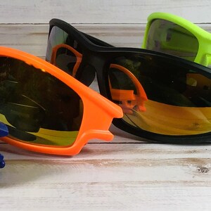 Engraved Sports Sunglasses: Mirrored Lens, UV Protection, Personalized Case zdjęcie 14