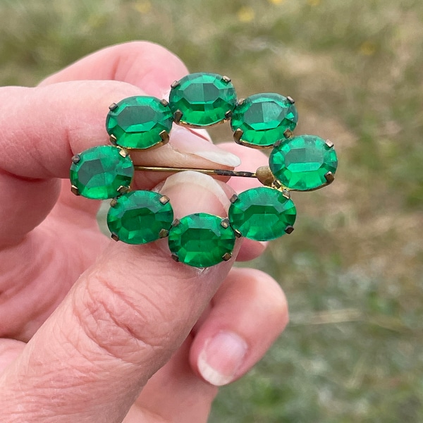 Vintage Emerald Green Glass Brooch
