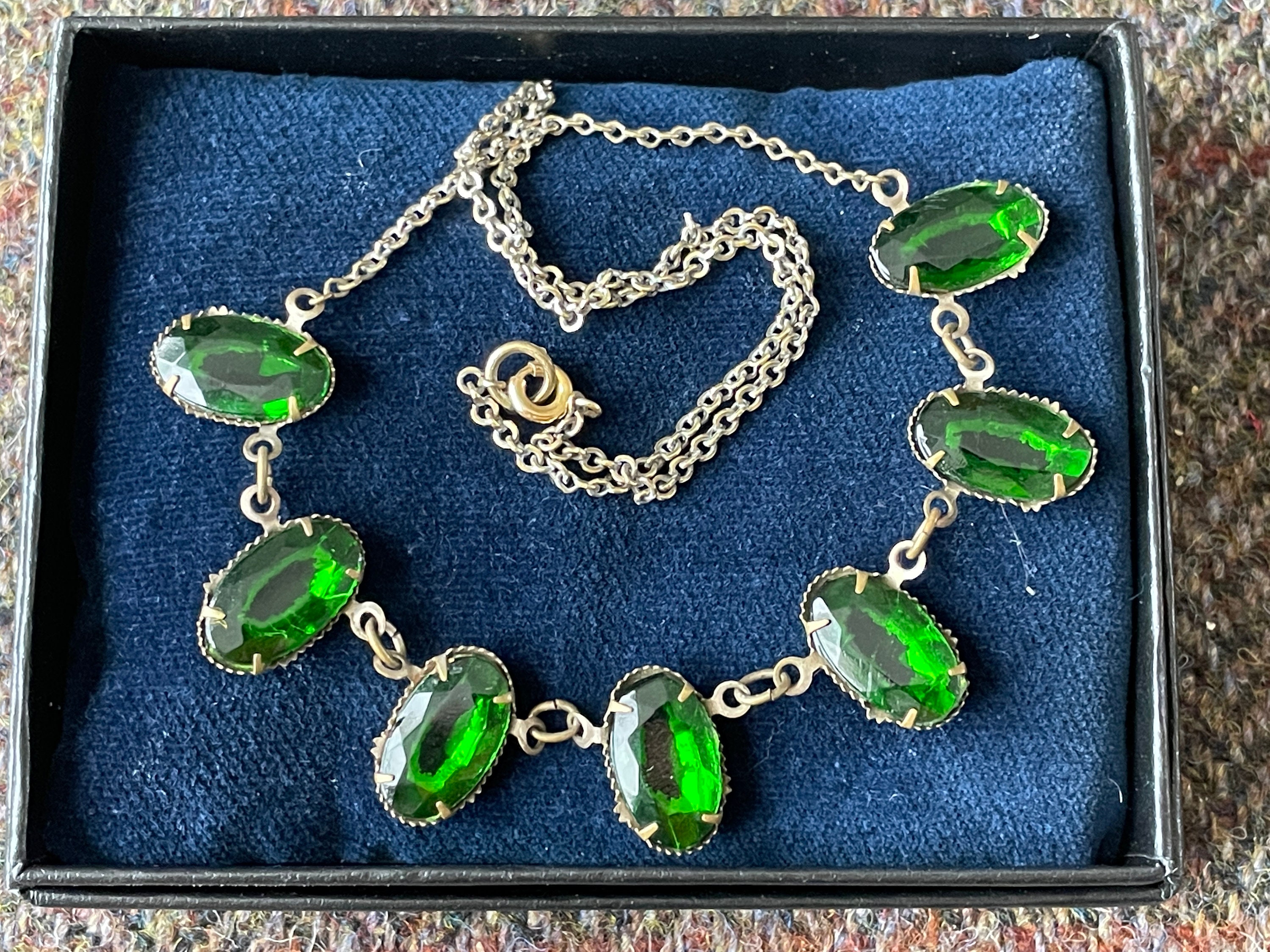 Collier Vintage En Pâte De Verre Travaillée - Perles Blanches - Très Bon état - Occasion