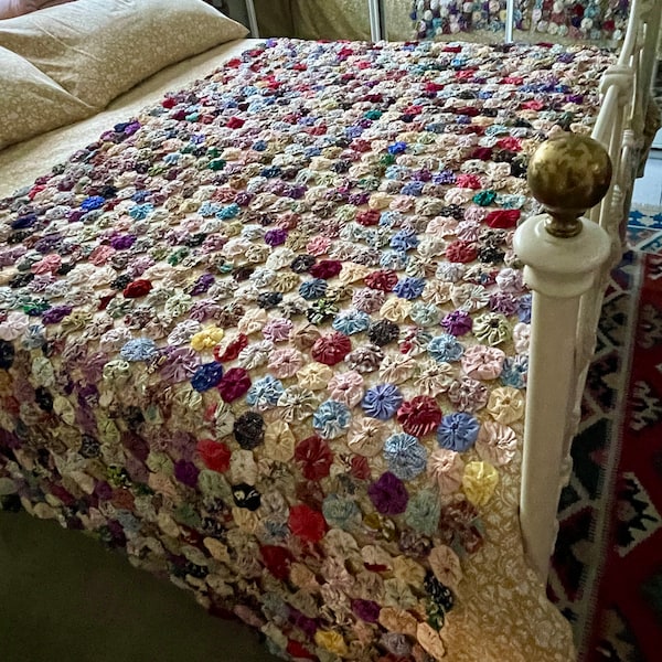 Hand Made Vintage Suffolk Puff or Yo-yo Throw or Quilt  - 210cm x 110cm - Many Wonderful & Different Vintage Fabrics