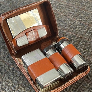 Vintage Two Tix Mens Leather Vanity Travel Case.  Brush, Pots, Mirror, Comb and Gillette Razor. Bakelite, Chromium Plated.