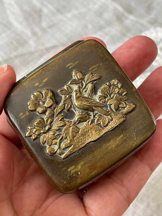 Antique Brass or Bronze Japanese Pill or Snuff Box wi… Gem