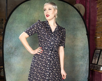 Bree, buttoned blouse dress with lapel collar made of patterned viscose