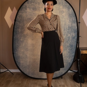 Annie, wide skirt with box pleat