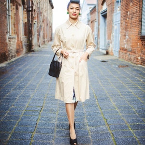 Viola, straight cut, knee-length coat in the style of the 50s image 9