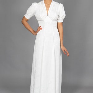 Mabel bridal gown made of light viscose in the style of the 40s image 4