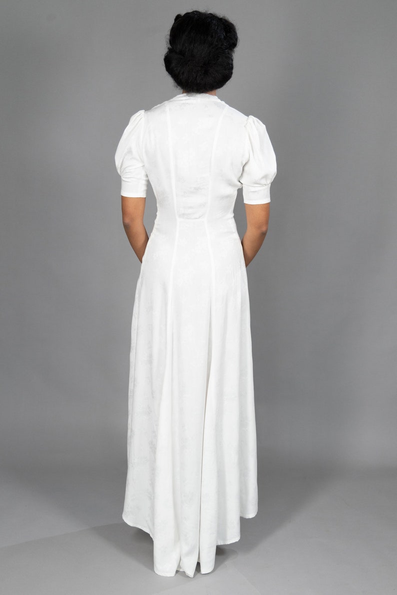 Mabel bridal gown made of light viscose in the style of the 40s image 3