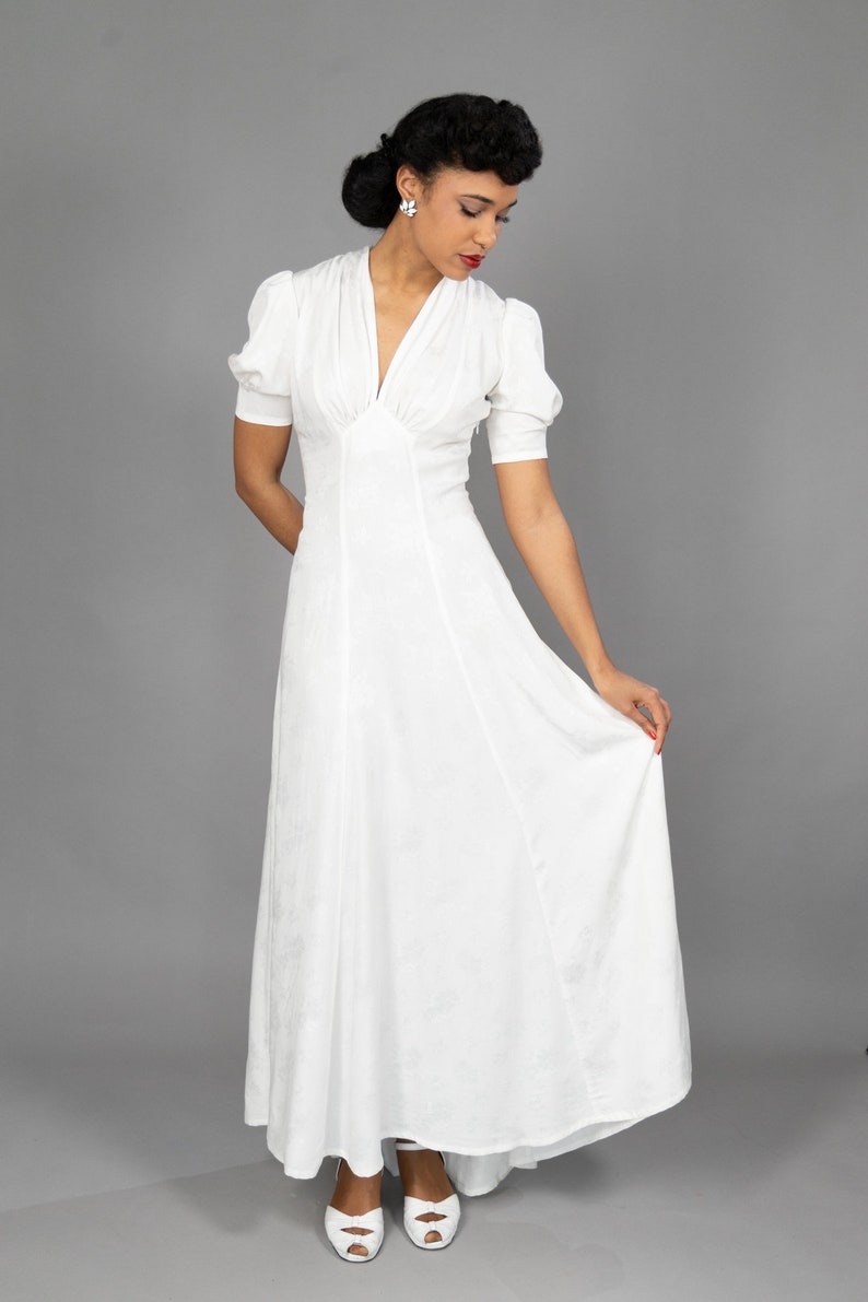 Mabel bridal gown made of light viscose in the style of the 40s image 2