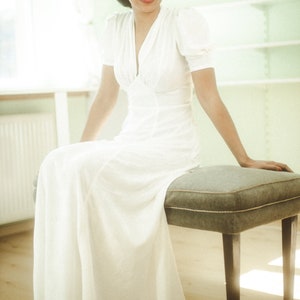 Mabel bridal gown made of light viscose in the style of the 40s image 5