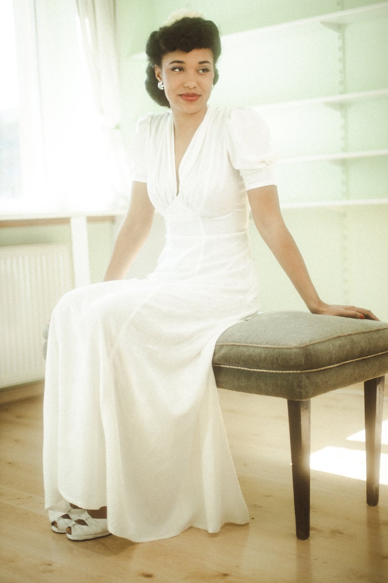 Mabel bridal gown made of light viscose in the style of the 40s image 5