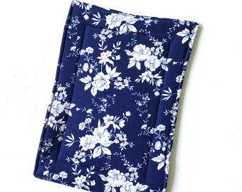 Porcelain Blue Floral Casserole Hot Pad, Reversible Quilted Trivet, 9x13”