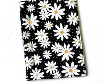 Daisy Casserole Hot Pad, Black and White Reversible Quilted Casserole, 9x13