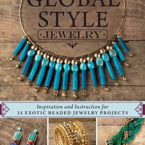 Könnte beinhalten: Ein Buchcover mit einer türkisfarbenen und goldenen Perlenkette mit dem Titel "GLOBAL STYLE JEWELRY" und dem Text "Inspiration and Instruction for 25 EXOTIC BEADED JEWELRY PROJECTS".