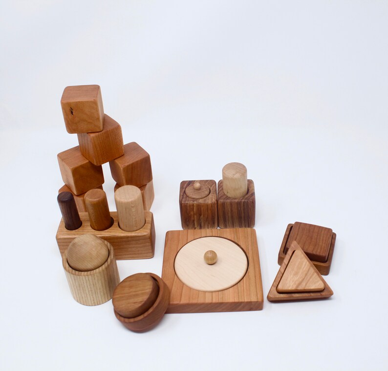 Montessori 9 12 Mois Ensemble de 9 jouets Montessori Infant Set Motor Development Set Pincer, Palmar, Ball and Cup, First Puzzles, Blocks Montessori 9 12 Mois Ensemble de 9 jouets Montessori Infant Set Motor Development Set Pincer, Palmar, Ball and Cup, First Puzzles, Blocks