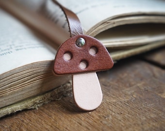 Mushroom Bookmark - Brown / Forager Leather Bookmark / Fantasy Book Accessories / Bibliophile / Gift For Reader / Leather Goods