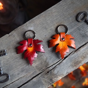 Maple Leaf Leather Keychain / Fall Gift Ideas / Cute Key Accessories / Autumn Bag Charm / Ren Faire LARP Accessories / Made In Canada