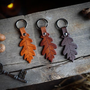 Oak Leaf Leather Keychain Browns / Gift Ideas / Cute Cottagecore Key Accessories / Woodland Fairy Bag Charm / Every Day Carry Made In Canada