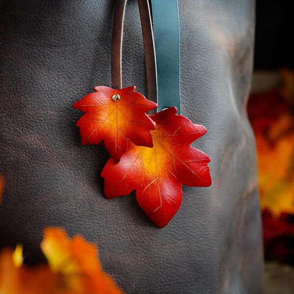 Maple Leaf Leather Bag Charm / Fall Gift Ideas / Cute Purse Accessories / Ren Faire LARP Accessories / Made In Canada