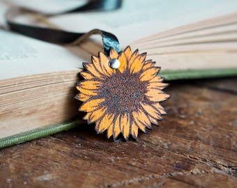 Sunflower Leather Bookmark - Recycled Leather Flower Book Accessory - Natural Gift For Garden Lover - Fantasy Reader - Handmade In Canada