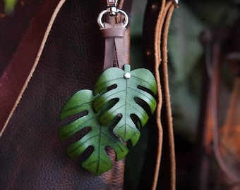 Monstera Leaf Leather Bag Charm / Monstera Keychain / Tropical Plant Lover Gift Ideas / Cute Cottagecore Key Accessories