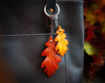 Oak Leaf Leather Bag Charm Keychain / Fall Gift Ideas / Cute Key Accessories / Ren Faire LARP Accessories / Made In Canada