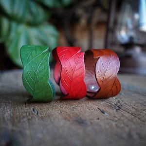 Leather Leaf Cuff / Handmade Elven Jewelry / Ren Faire Garb / High Elf Fantasy LARP / Full Grain Leather Bracelet / Festival Accessories