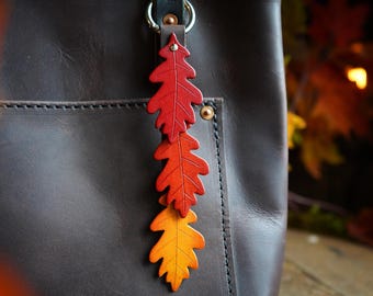 Fall Leather Oak Leaf Bag Charm | Handmade Autumn Leaf Keychain | Personalized Rustic Purse Accessory | Seasonal LARP Ren Faire Gift