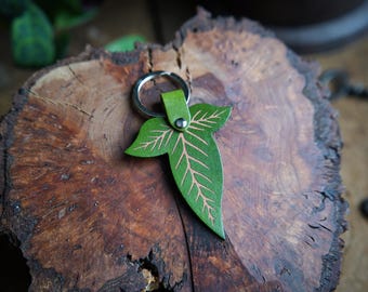 Elven Leaf Leather Keychain / Gift Ideas / Cute Key Accessories / High Elf Fantasy Bag Charm / Every Day Carry / Made In Canada