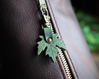 Maple Leaf Leather Bag Charm / Upcycled Mini Autumn Keychain / Fall Zipper Pull / Plant Lover Gift / Halloween Purse or Tote Flair Canada