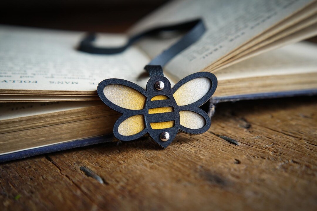 Leather Bee Bookmark / Cute Pollinator Gift for Fantasy Reader / Custom ...