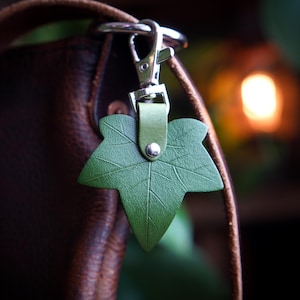 Ivy Leaf Leather Bag Charm / Woodland Zipper Pull / Cute Purse Accessories / Plant Lover Gift Ideas / Tote Backpack Flair / Made In Canada