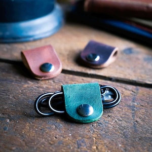 Leather Cord Keeper / Personalized EDC Gift / Handmade Cable Wrap / Custom Christmas Gadgets / Minimalist Travel Tech Accessories