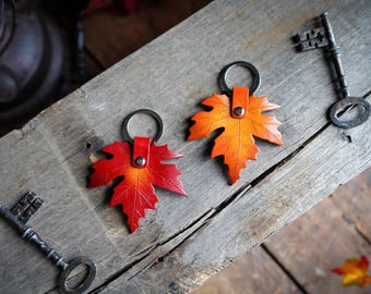 Maple Leaf Leather Keychain / Fall Gift Ideas / Cute Key Accessories / Autumn Bag Charm / Ren Faire LARP Accessories / Made In Canada