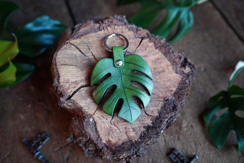 Monstera Leaf Leather Keychain Large / Gift Ideas / Cute Key Accessories / Houseplant Bag Charm / Every Day Carry / Made In Canada image 4