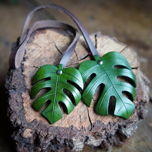 Monstera Leaf Leather Bag Charm / Plant Lover Gift Ideas / Cute Purse Accessories / Made In Canada zdjęcie 4