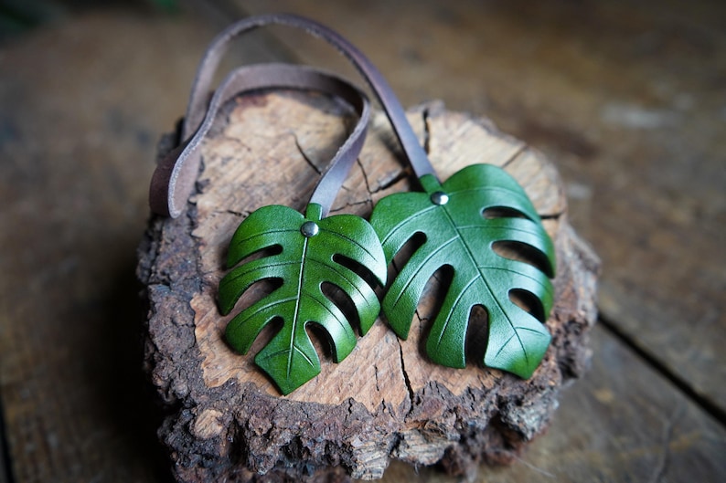 Monstera Leaf Leather Bag Charm / Plant Lover Gift Ideas / Cute Purse Accessories / Made In Canada zdjęcie 4