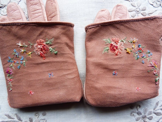 Pink embroidered leather gloves - Trefousse - 192… - image 9