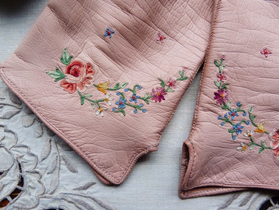 Pink embroidered leather gloves - Trefousse - 192… - image 2