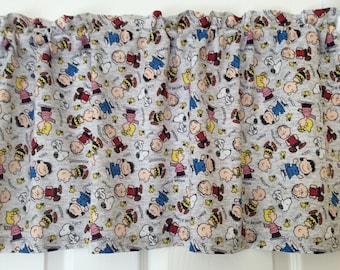 Peanuts Gang with names valance 42" wide and 15" long/height in 100% cotton - handmade new.