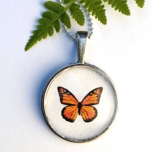 Lovely silver vintage necklace, monarch butterfly pendant, garden, minimalist, modern, silver, bridal, Mom, gift for her