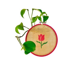 Tulip Wall Art / Spring Hoop Art / Spring Embroidery Hoop