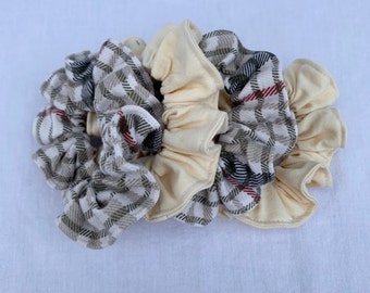 Scrunchie mit eingefasstem Baumwollstoff - Mittlerer Handgelenkumfang - Verschiedene Muster