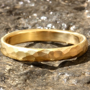 Hammered 18k solid Gold ring, 14k yellow gold Textured wedding band, women&#39;s gold wedding ring , rustic men band, hammered white gold band