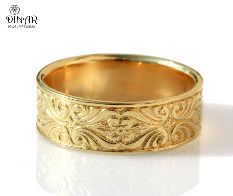 Set di fedi nuziali abbinate in oro giallo massiccio 9 carati con incisione Art Déco, anelli abbinati per lui e per lei, fasce in oro 9 carati con motivi floreali incisi vintage immagine 5