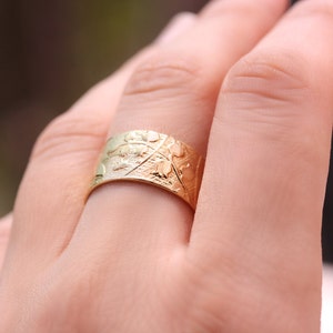 Pomegranate 14k gold wide women wedding ring, engraved texture ring, large flat solid gold band, nature inspired leaves gold band for man image 6