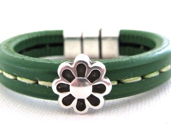 Green or Red Stitched Leather Bracelet (Regaliz) - Antique Silver Daisy and Magnetic Clasp - Choose Your Size & Color