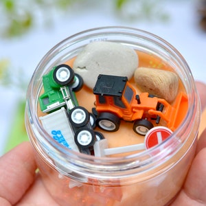 Construction playdough kit, trucks play dough, goodie bag, playdough kit, construction party favor, trucks goodie bag, playdough kit